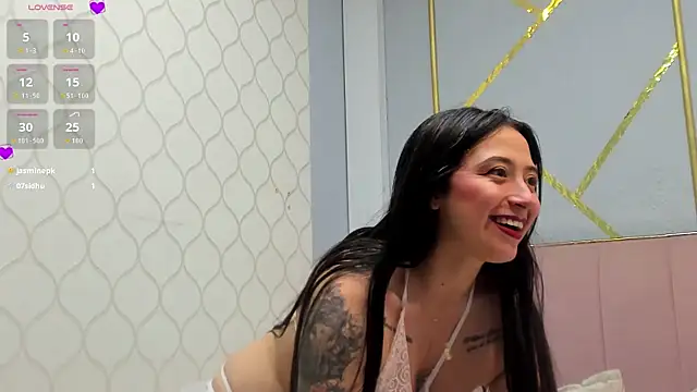 Snapshot of JuliethCruz_ chatting on 05.25.26 JuliethCruz online show from 05.25.26