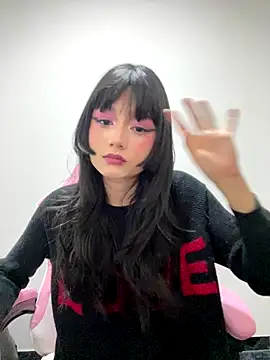 Snapshot of AnaisXoXo chatting on 11.24.25 AnaisXoXo online show from 11.24.25