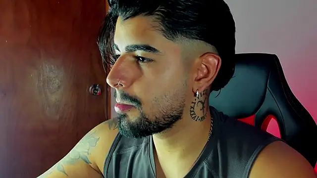 maximo black  online show from 10.28.25