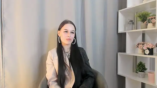 Snapshot of LatrinaZody chatting on 10.15.25 LatrinaZody online show from 10.15.25