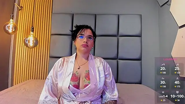 ISMALI CASTILLO online show from 10.16.25