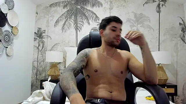 Snapshot of Mike_montoya01 chatting on 10.15.25 Mike montoya01 online show from 10.15.25