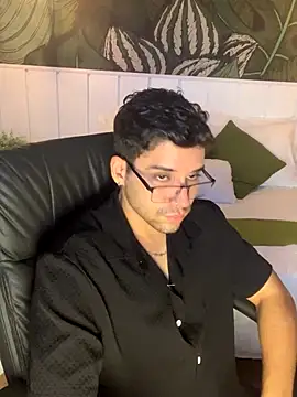 Snapshot of Mike_montoya01 chatting on 10.24.25 Mike montoya01 online show from 10.24.25