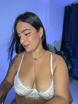 Emily Kurth23 online show from 11.26.25