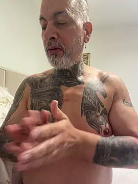 Snapshot of roygomez chatting on 10.30.25 roygomez online show from 10.30.25