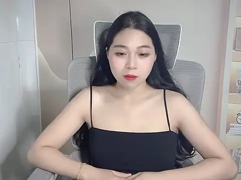 Snapshot of Lilybelle-e chatting on 10.17.25 Lilybelle-e online show from 10.17.25