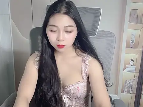 Snapshot of Lilybelle-e chatting on 10.18.25 Lilybelle-e online show from 10.18.25