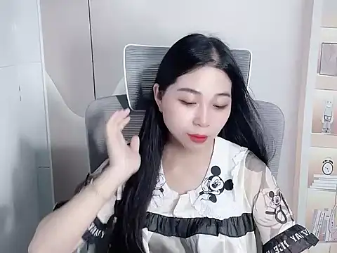 Snapshot of Lilybelle-e chatting on 10.21.25 Lilybelle-e online show from 10.21.25