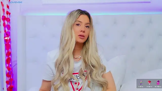 Snapshot of AriannaSins chatting on 03.08.25 AriannaSins online show from 03.08.25