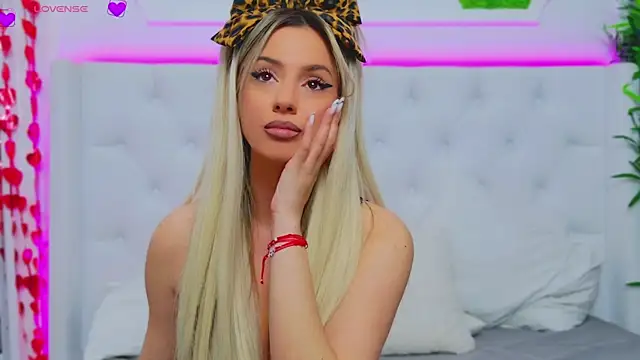 Snapshot of AriannaSins chatting on 03.12.25 AriannaSins online show from 03.12.25