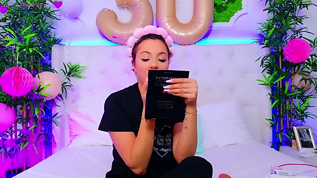 Snapshot of AriannaSins chatting on 09.11.25 AriannaSins online show from 09.11.25