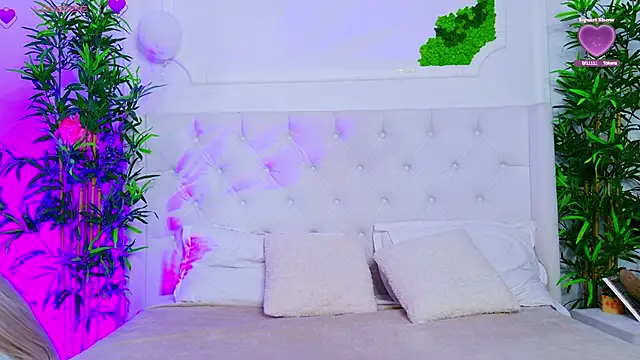 Snapshot of AriannaSins chatting on 10.17.25 AriannaSins online show from 10.17.25