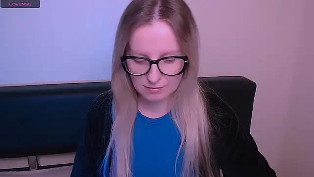 AllaLeomz online show from 11.05.25