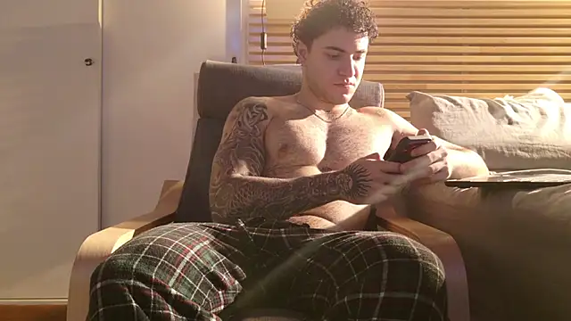 Snapshot of KevinWolf777 chatting on 04.24.26 KevinWolf777 online show from 04.24.26
