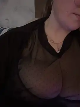 Snapshot of Curvy__Goddess chatting on 10.25.25 Curvy Goddess online show from 10.25.25