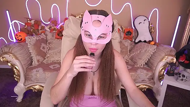 Snapshot of QueenEvieX chatting on 10.30.25 QueenEvieX online show from 10.30.25