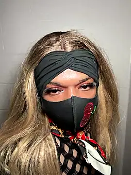 Snapshot of sissy_diorcd chatting on 11.18.25 sissy diorcd online show from 11.18.25