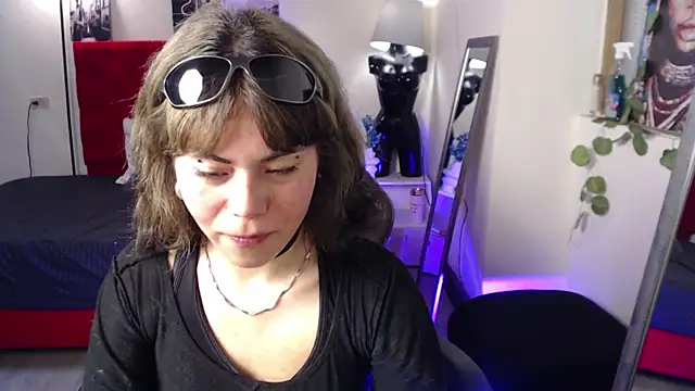 Snapshot of Insomniia_ chatting on 10.22.25 Insomniia online show from 10.22.25