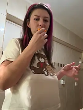 Snapshot of CrazyInTwo chatting on 10.19.25 CrazyInTwo online show from 10.19.25