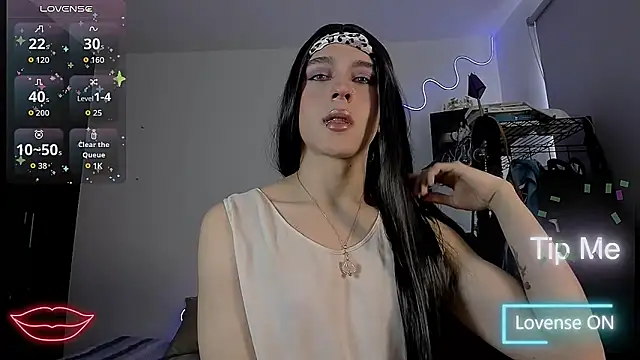 Snapshot of Lyric_Mirage chatting on 10.30.25 Lyric Mirage online show from 10.30.25