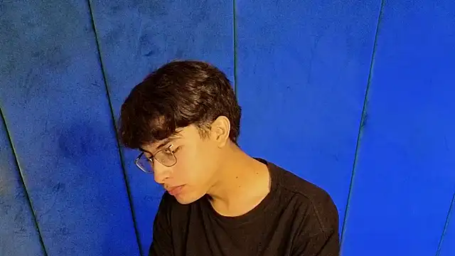 Aaron Eze online show from 11.01.25