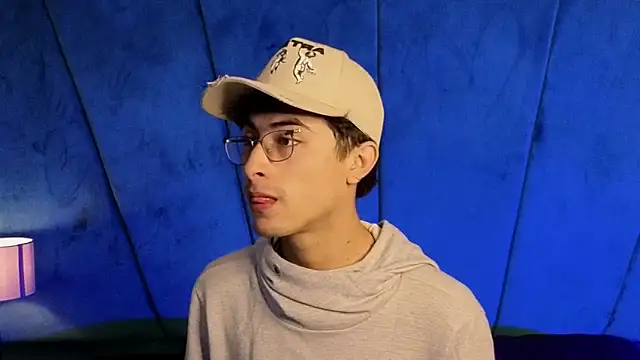 Aaron Eze online show from 11.05.25