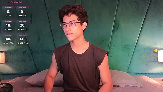 Aaron Eze online show from 02.06.26