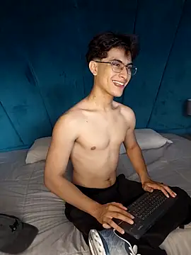 Aaron Eze online show from 02.10.26