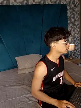 Aaron Eze online show from 02.20.26