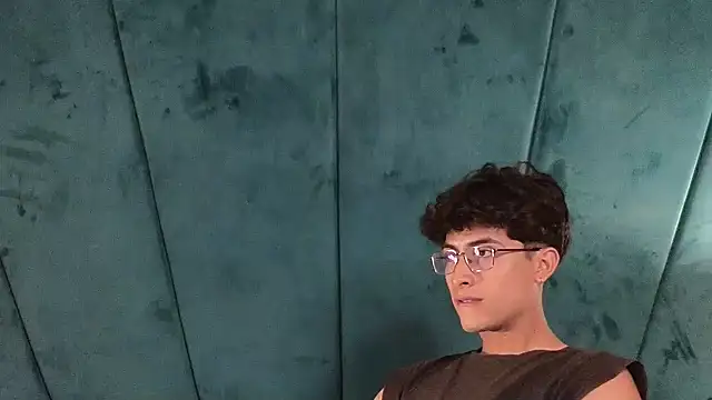 Aaron Eze online show from 04.15.26