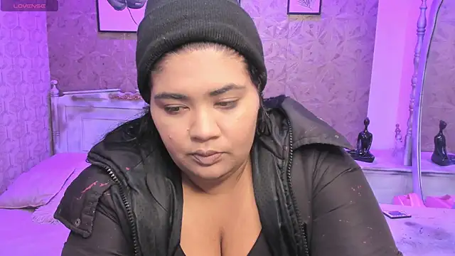 Snapshot of Sara_clk chatting on 04.17.26 Sara clk online show from 04.17.26