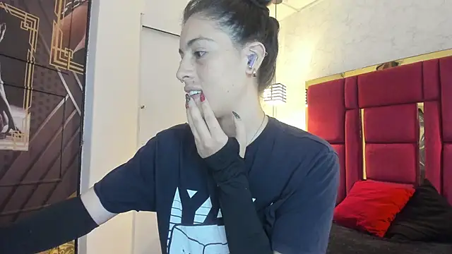 moon winy online show from 11.10.25