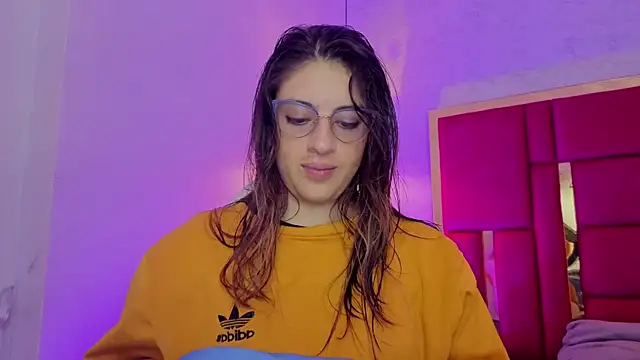 moon winy online show from 04.18.26