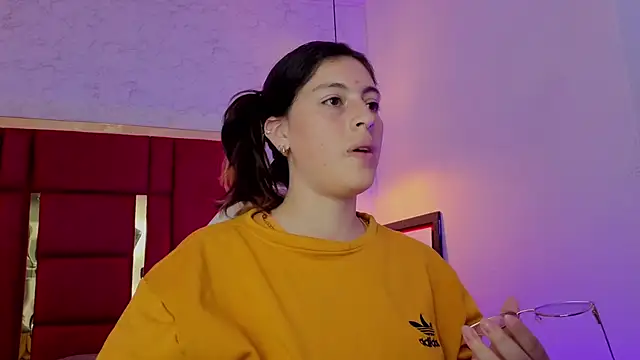 moon winy online show from 04.24.26