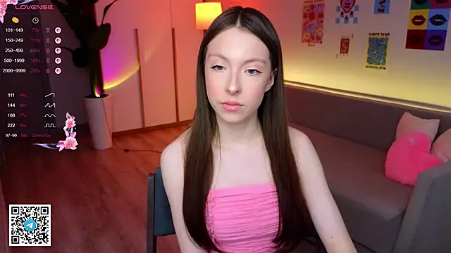 Snapshot of Yasmin_Kass chatting on 04.28.26 Yasmin Kass online show from 04.28.26