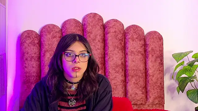 Lullaby Charade online show from 11.17.25