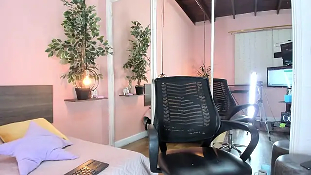 Alanna miaw online show from 12.20.25