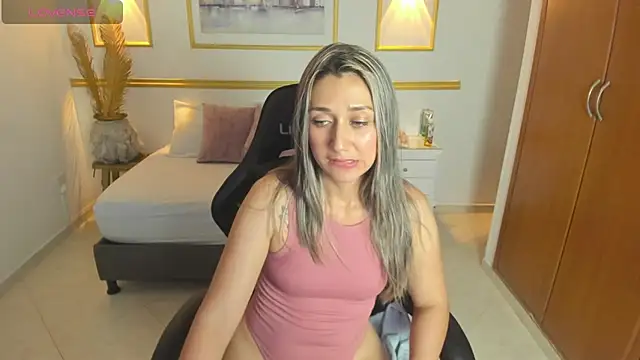 karlyy  online show from 11.08.25