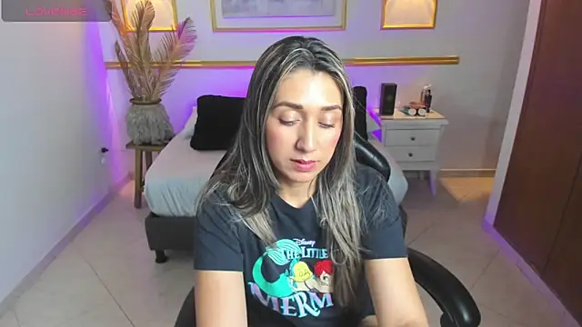 karlyy  online show from 12.19.25