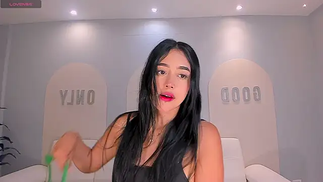 Snapshot of ScarlettBlaze_ chatting on 05.05.26 ScarlettBlaze online show from 05.05.26