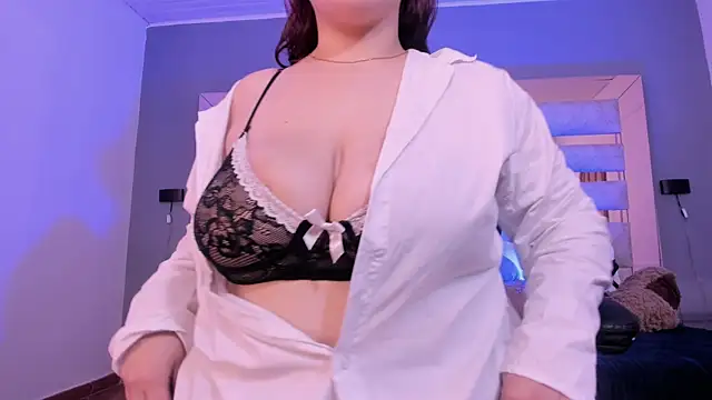 VictoriaCortezz online show from 10.18.25