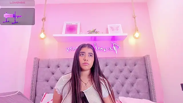 Sophiia 77 online show from 10.27.25