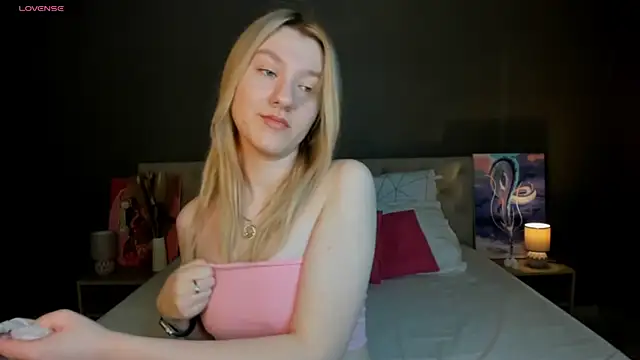 LinaRayy online show from 10.18.25