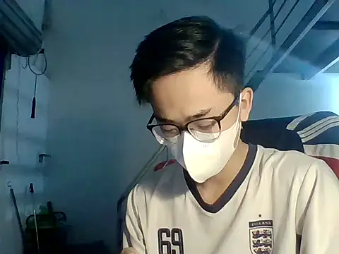 liamhn2k4 online show from 10.29.25