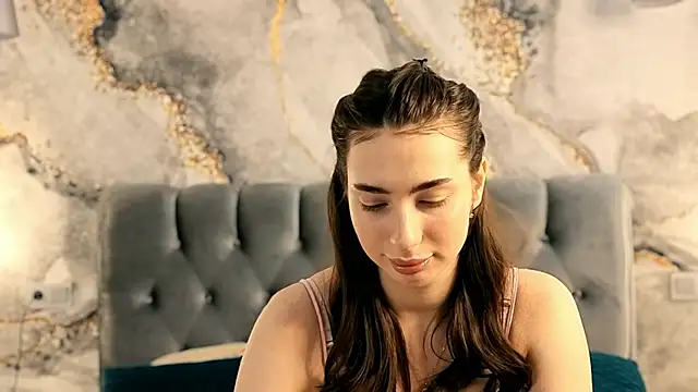 Chloewilldd online show from 10.22.25