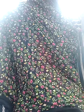 Snapshot of M-MAYA chatting on 11.09.25 M-MAYA online show from 11.09.25