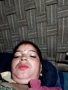 Snapshot of M-MAYA chatting on 11.18.25 M-MAYA online show from 11.18.25