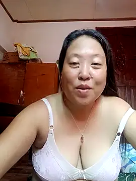 Snapshot of lovenaya chatting on 10.17.25 lovenaya online show from 10.17.25