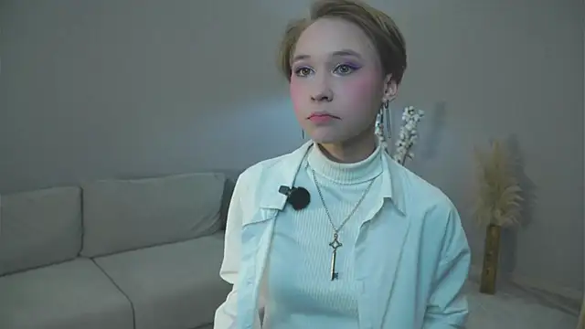 SabraDonkle online show from 10.18.25