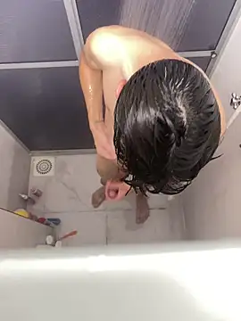 Snapshot of leozin01 chatting on 10.29.25 leozin01 online show from 10.29.25